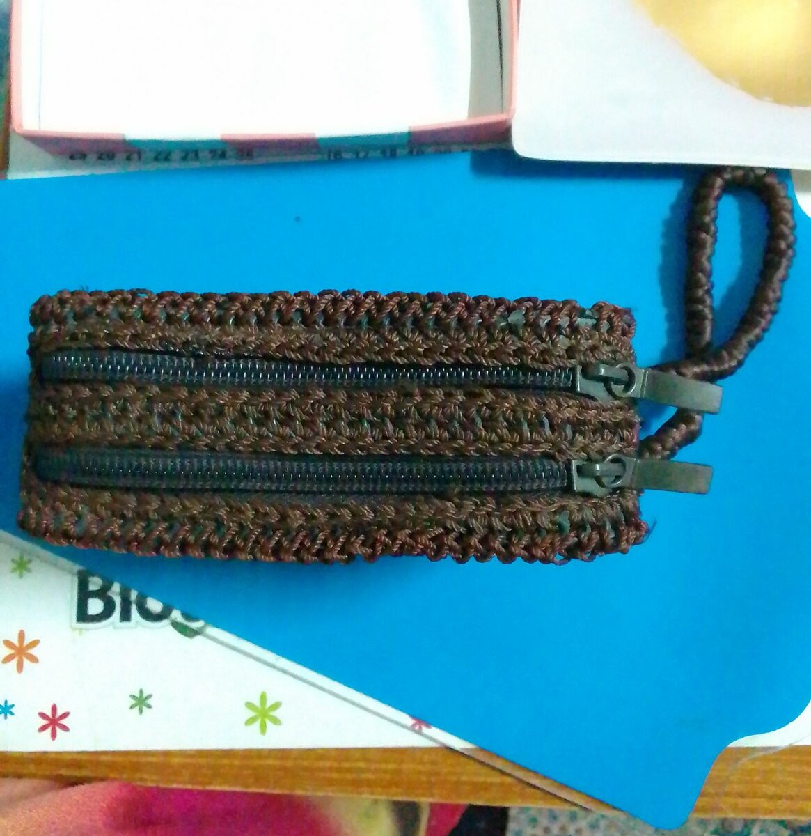 Pochette en bois colorée