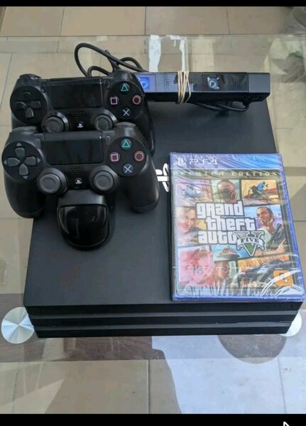 Console PS4 avec accessoires