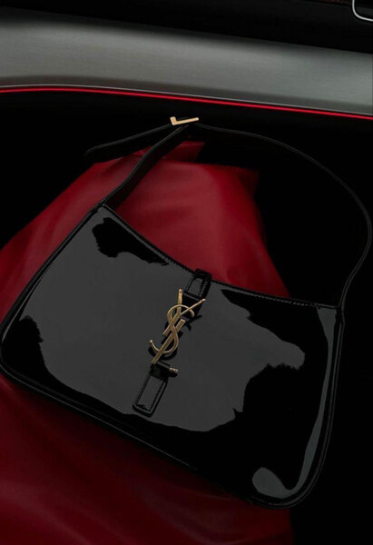 Sac à main en cuir verni