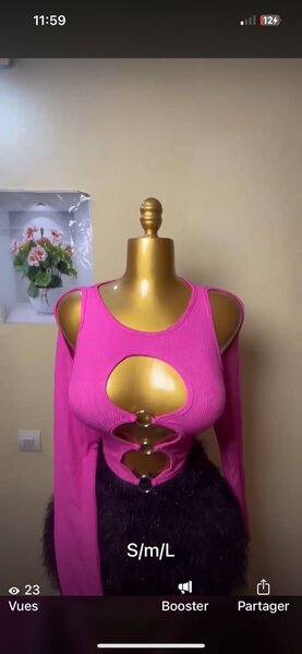 Robe rose découpée élégante