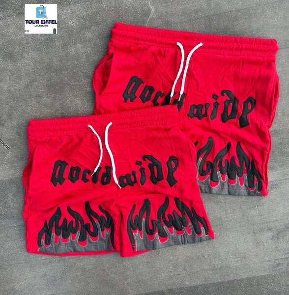Shorts rouges avec motifs flammes