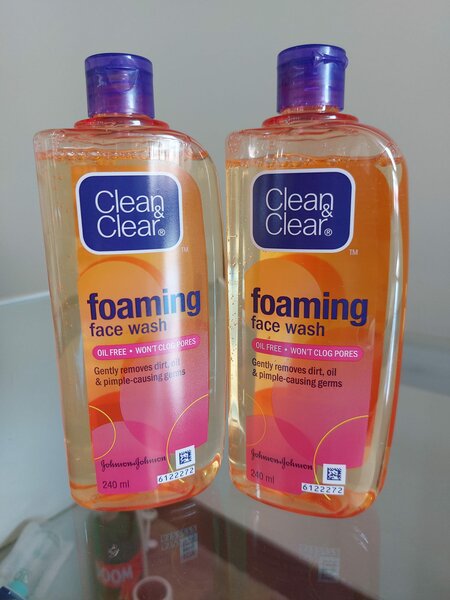 Clean&clear foaming face wash