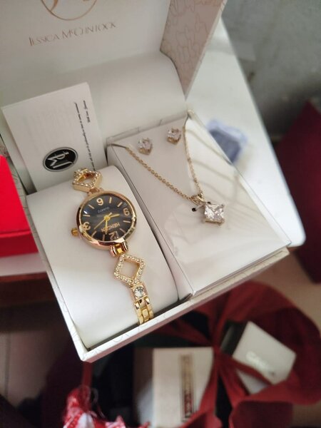 Ensemble montre et bijoux en or