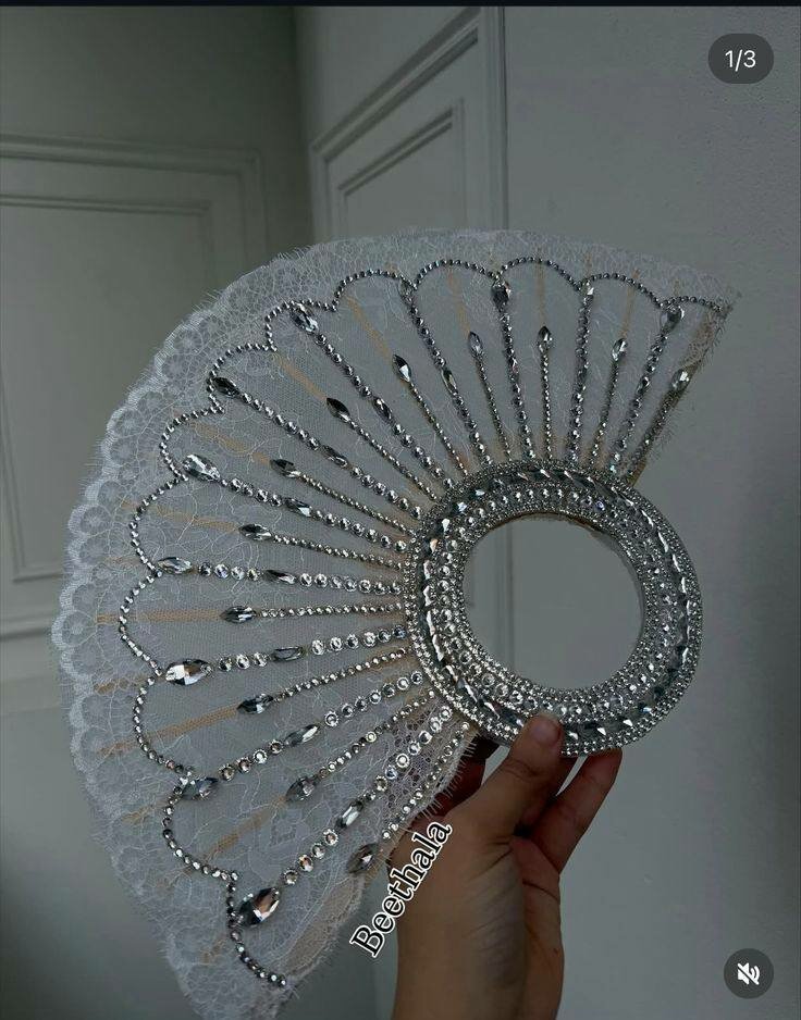 Éventail africain en soie