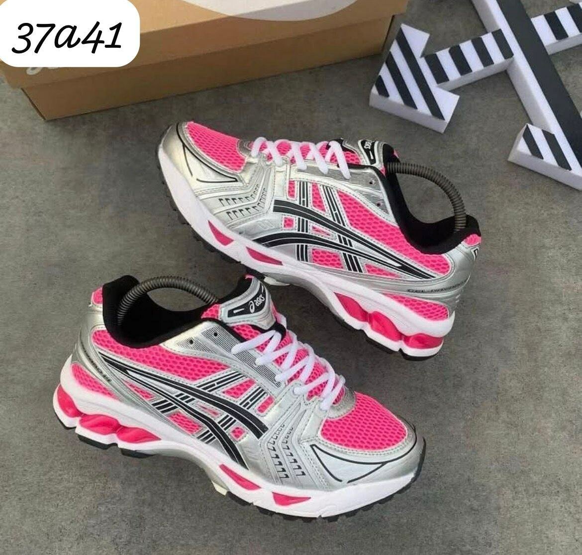 Baskets running femme rose