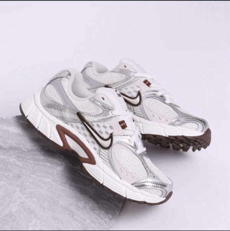 Sneakers argentés élégants