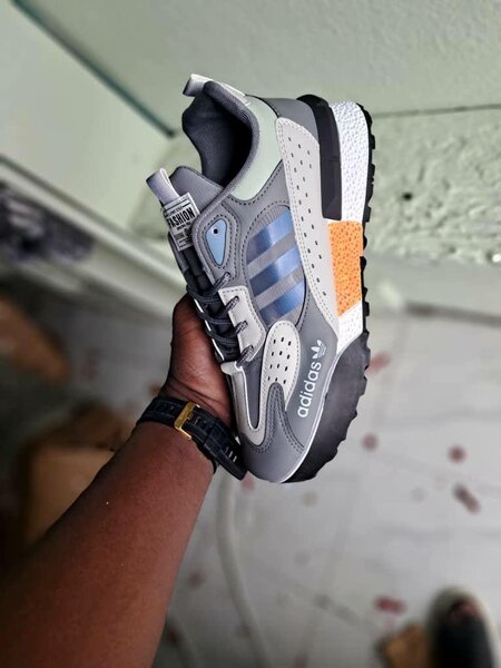 Baskets Adidas grises tendance