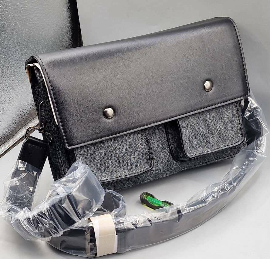 Sac bandoulière noir en Cuir