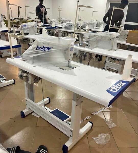 Machine à coudre industrielle Britex