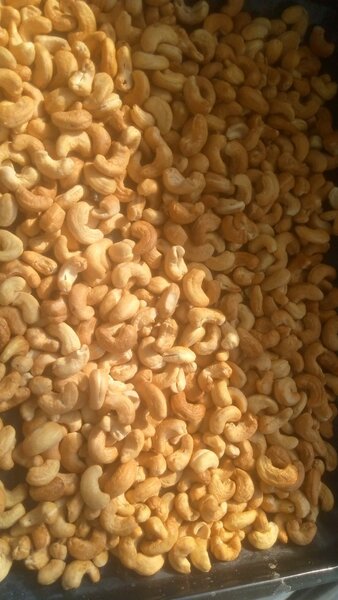 Roasted cashews