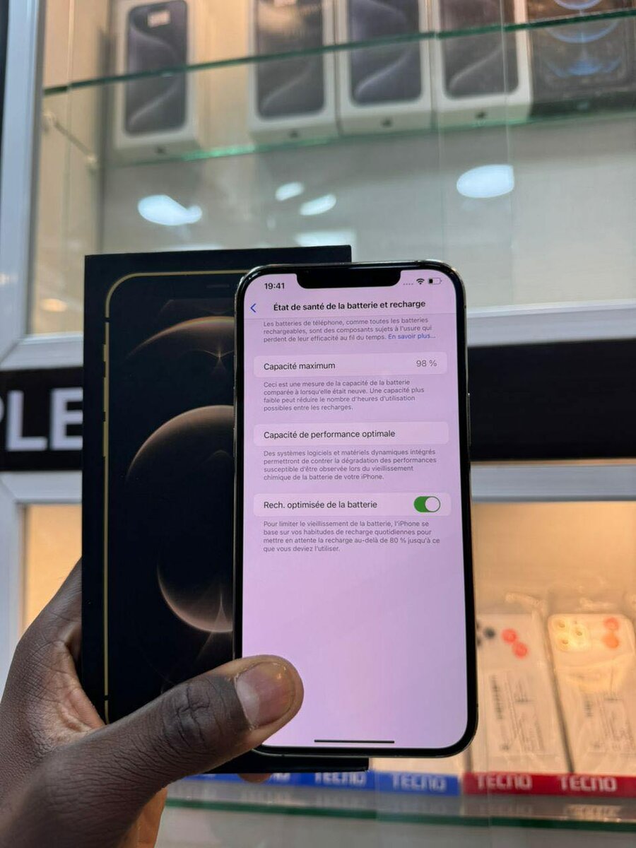 12 pro max 128Gb disponible avec le carton