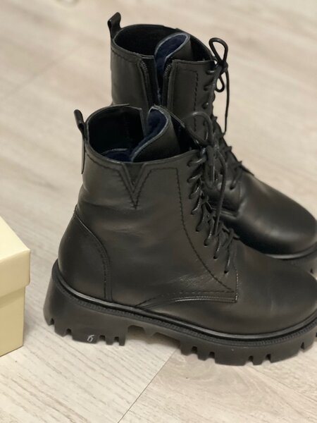 Новые кожаные ботинки 37р