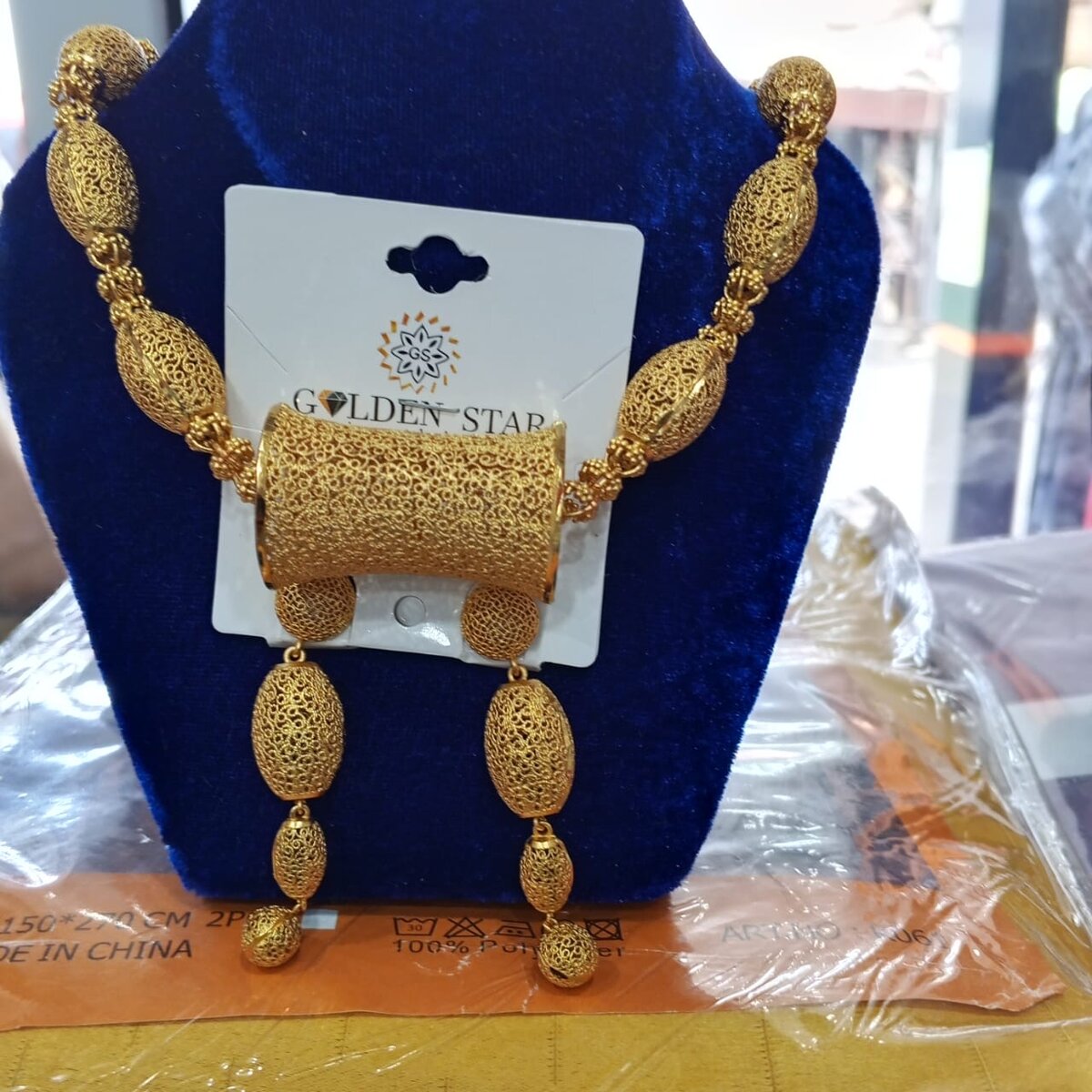 Collier doré élégant