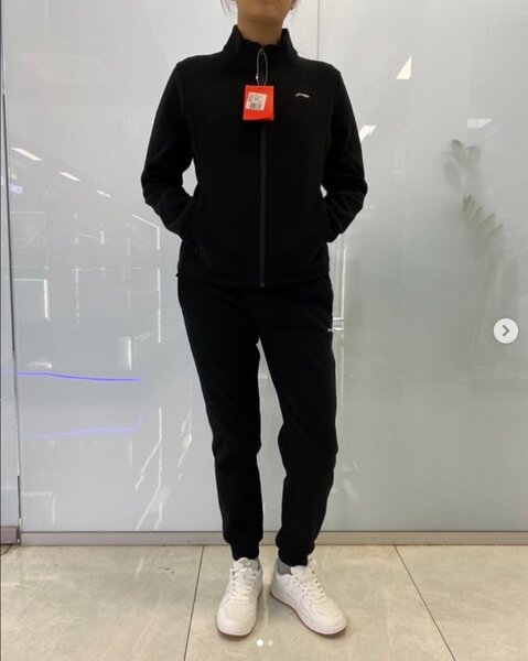 Женский спортивный костюм