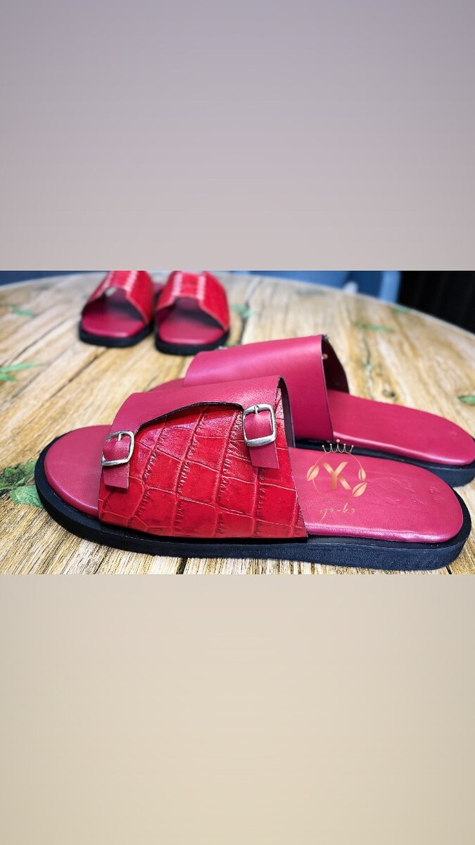 Sandales rouges élégantes