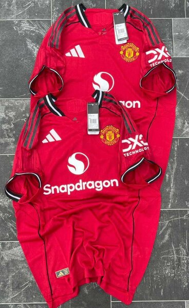 Maillot de football rouge