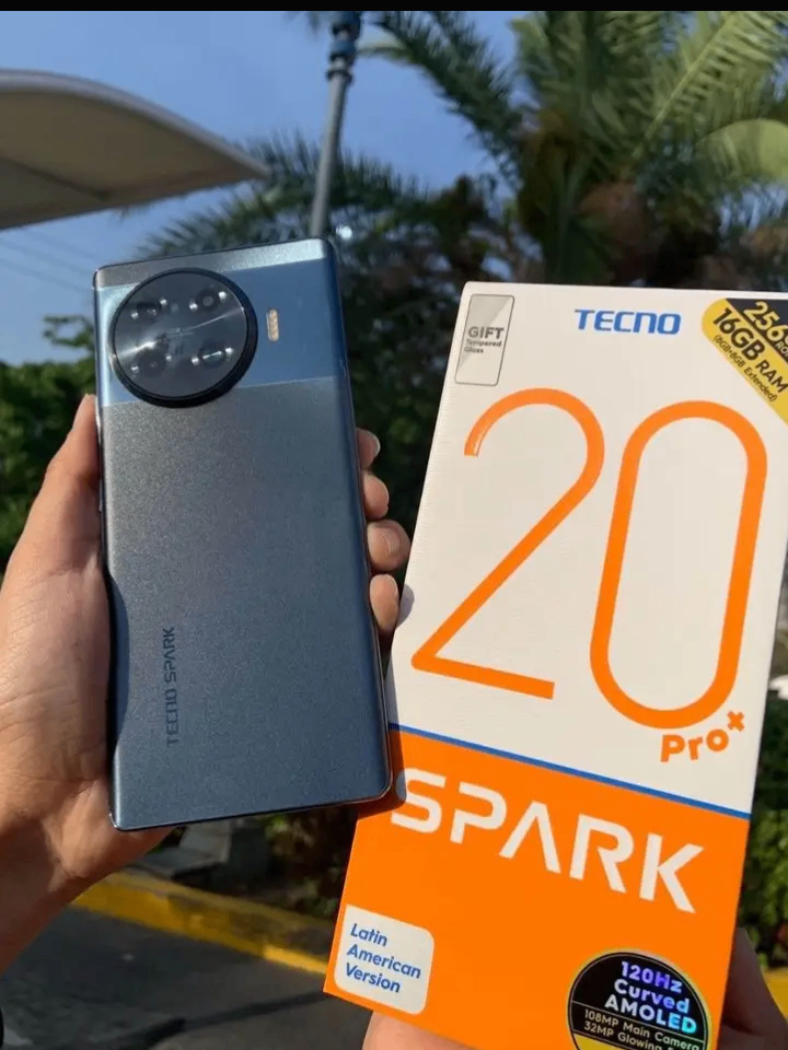Smartphone Tecno Spark 20 Pro+