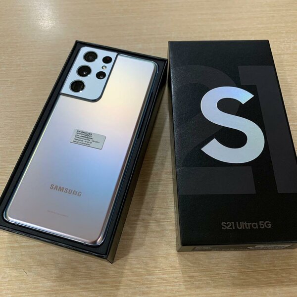 Galaxy S21 Ultra 5G 256gb/12gb ram fresh in box  1yr warra