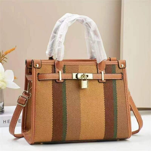 Sac à main en cuir tressé élégant