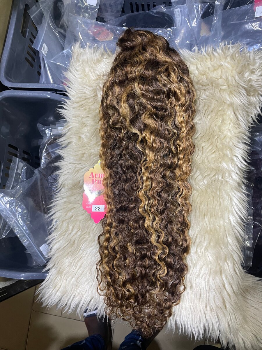 Perruque bouclée longue