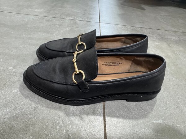 Mocassins en cuir noir élégant