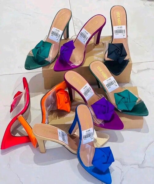Sandales à talons avec nœud
