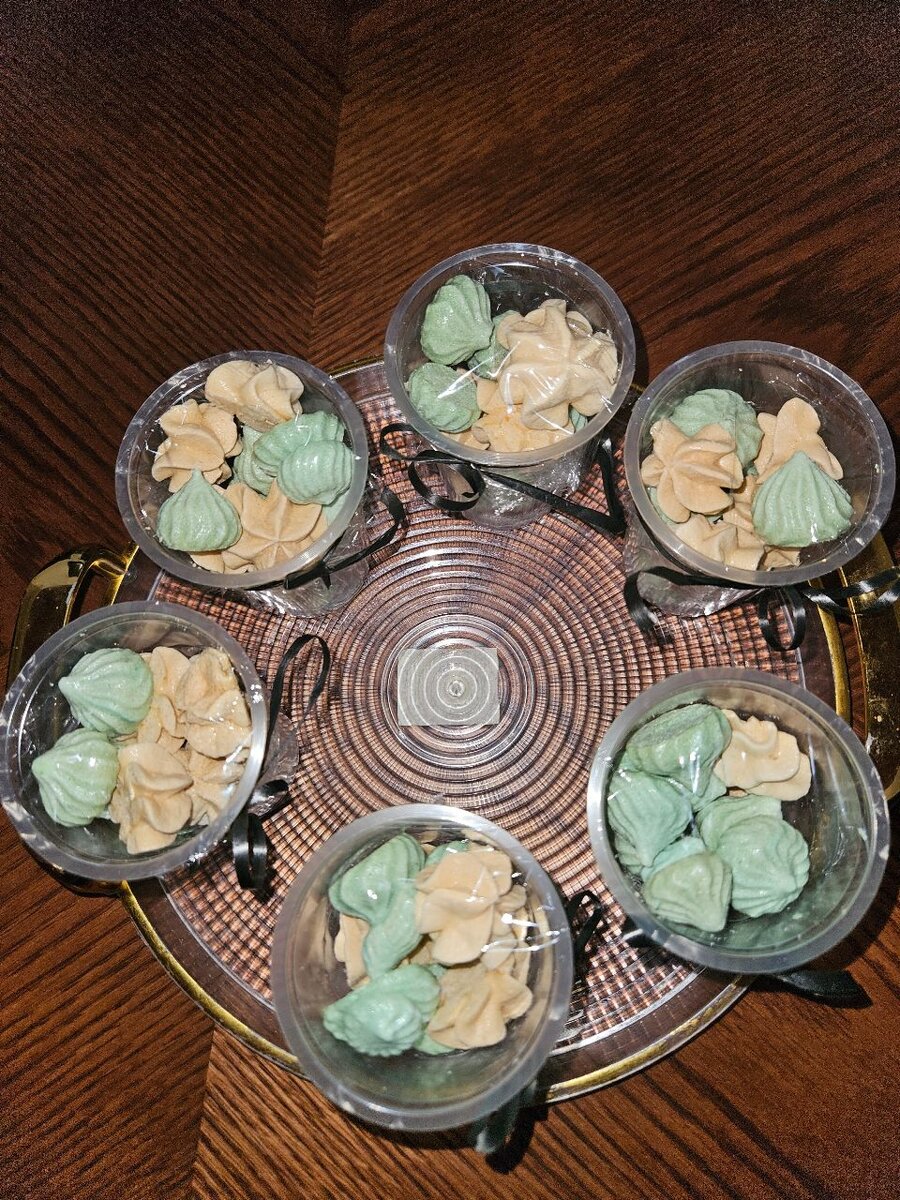 Meringue cookies