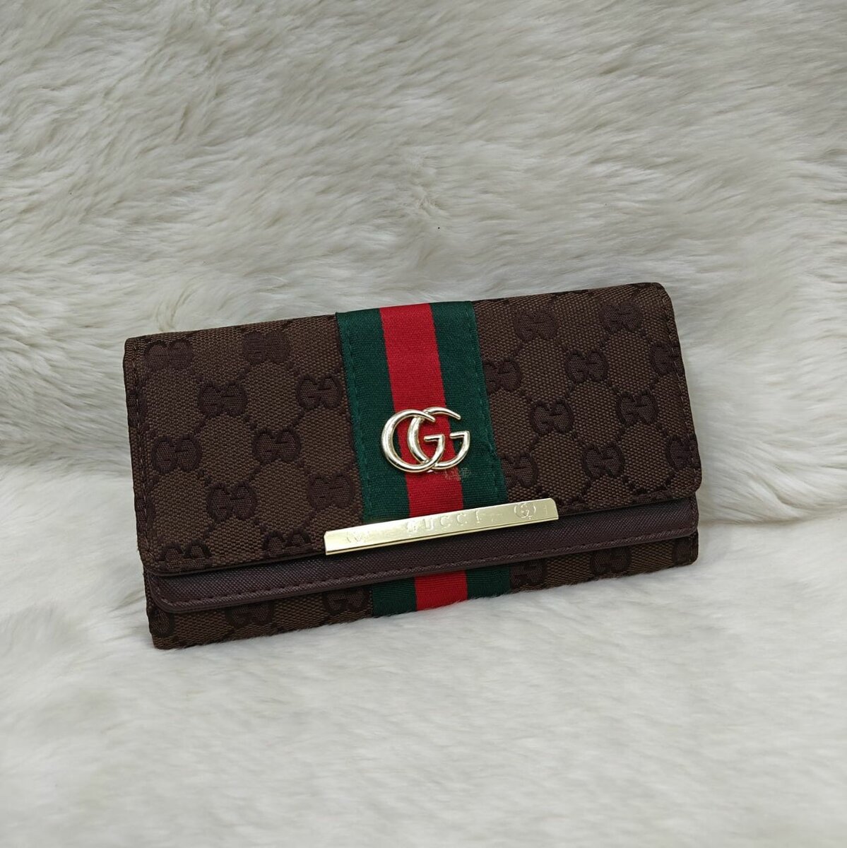 Gucci Wallet only 1 item 10 colors available