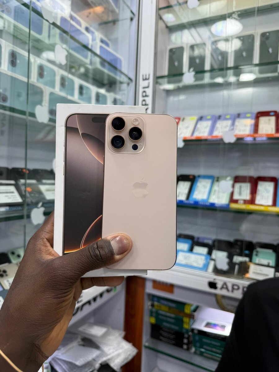 16 pro max 256 Go petit juste