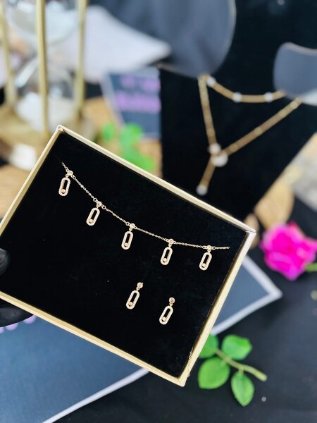 Parure élégante en or