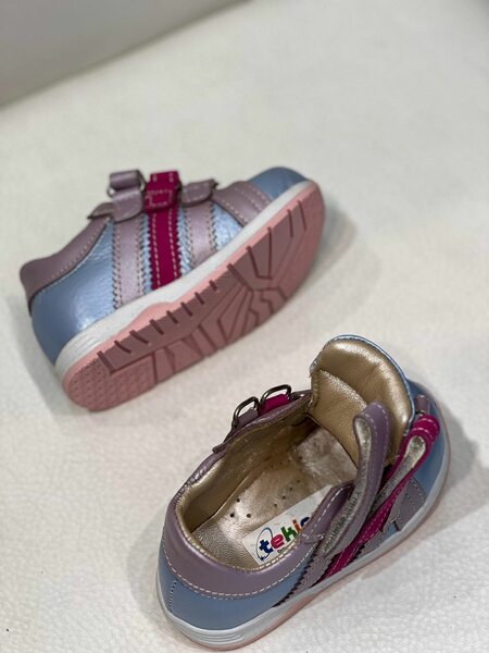 Кроссовки для девочек