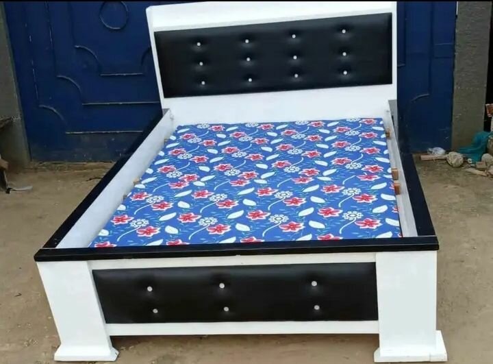 Lit design en bois moderne