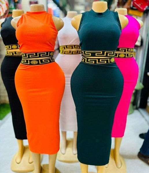 Robe ajustée pour femme en plusieurs couleurs