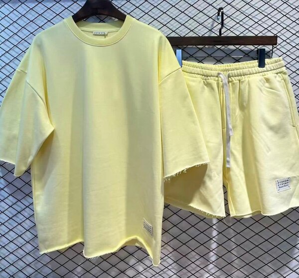 Ensemble T-shirt et Short Jaune