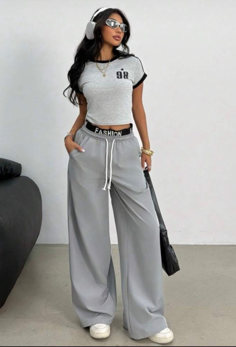 T-shirt et pantalon décontracté