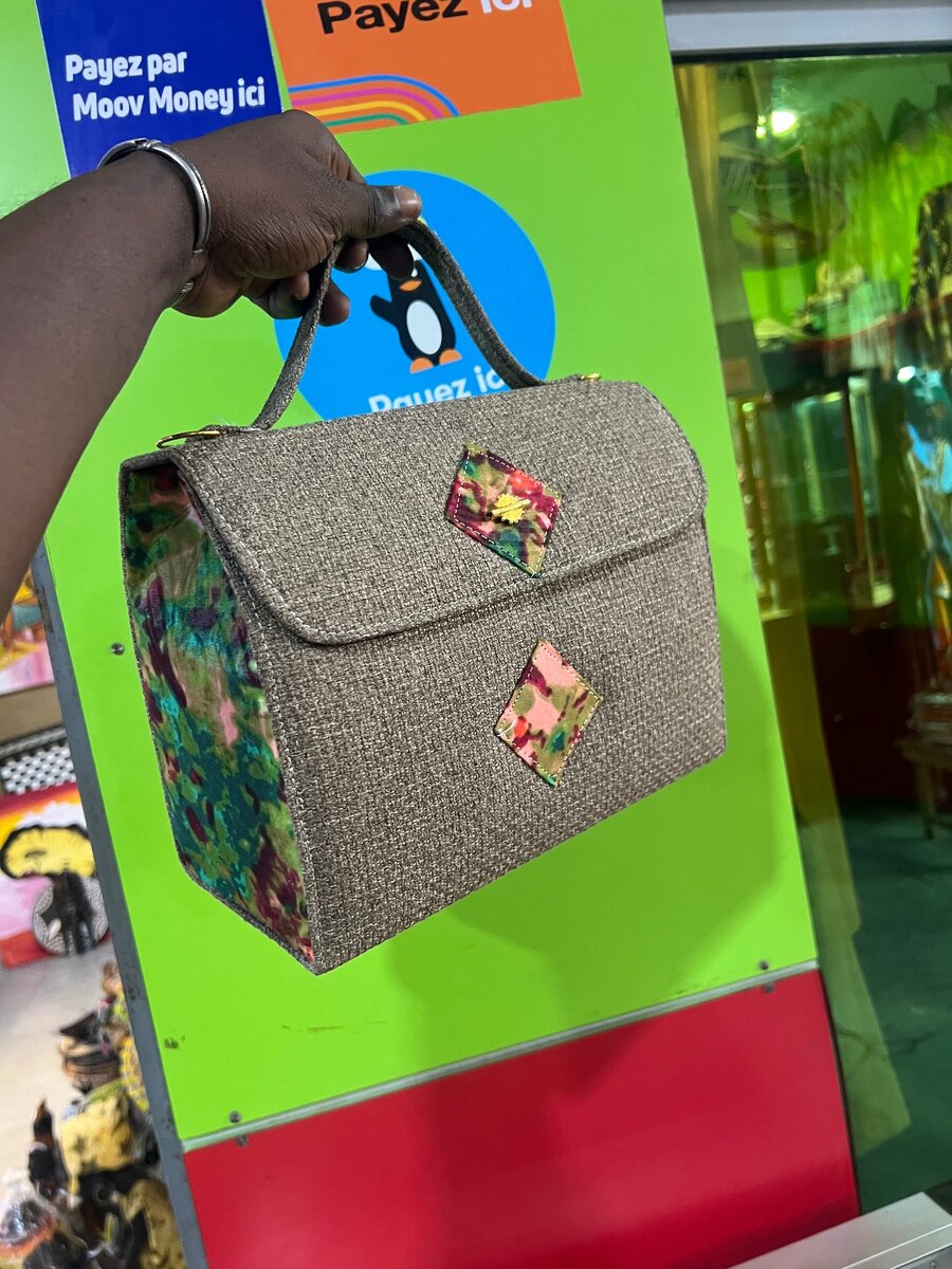 Sacs à mains avec chaines artisanat