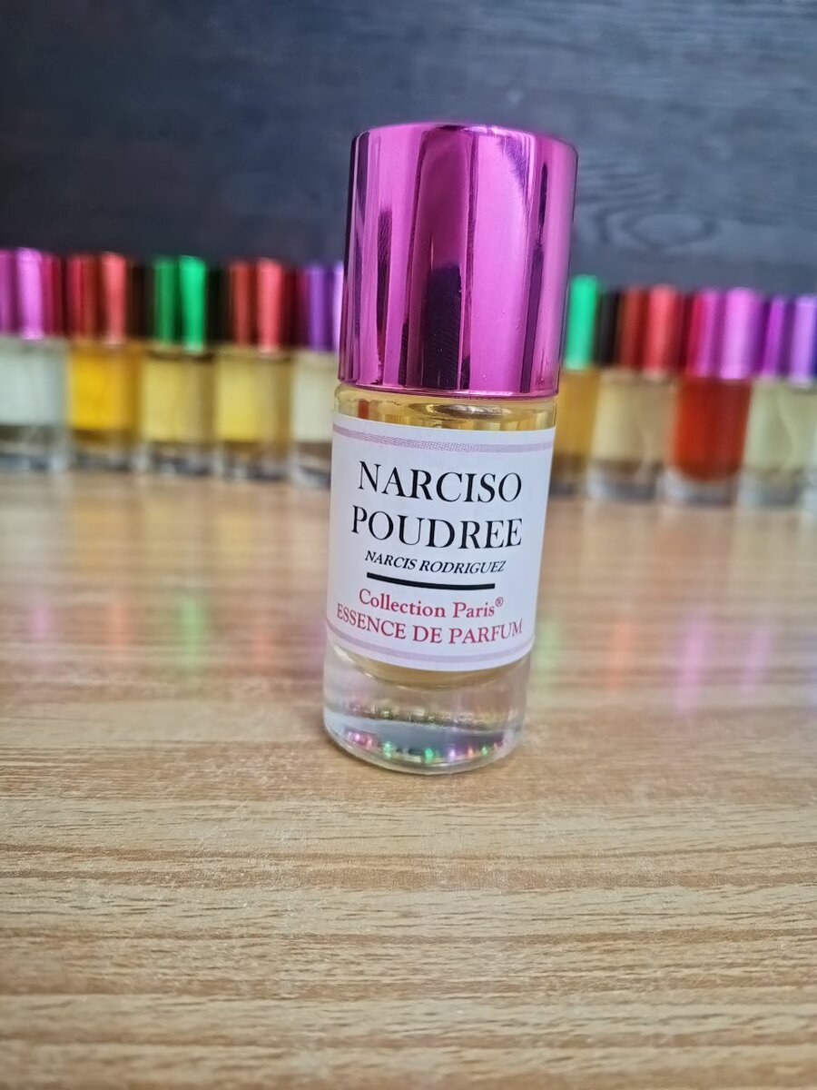 Narciso Poudrée Essence de Parfum