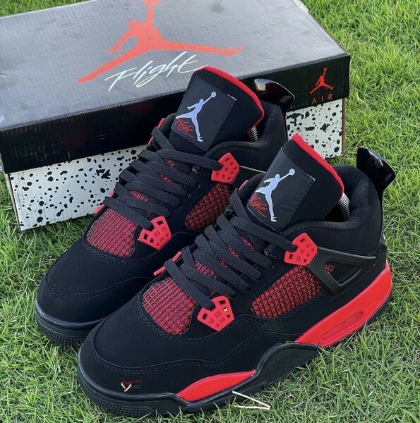 Jordan rétro 4 Red Black