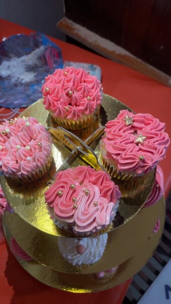 15 Cupcakes et l´etagere