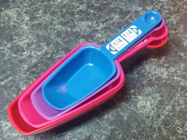 Cuillères doseuses colorées