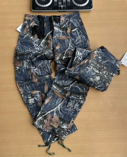 Camouflage baggy jeans