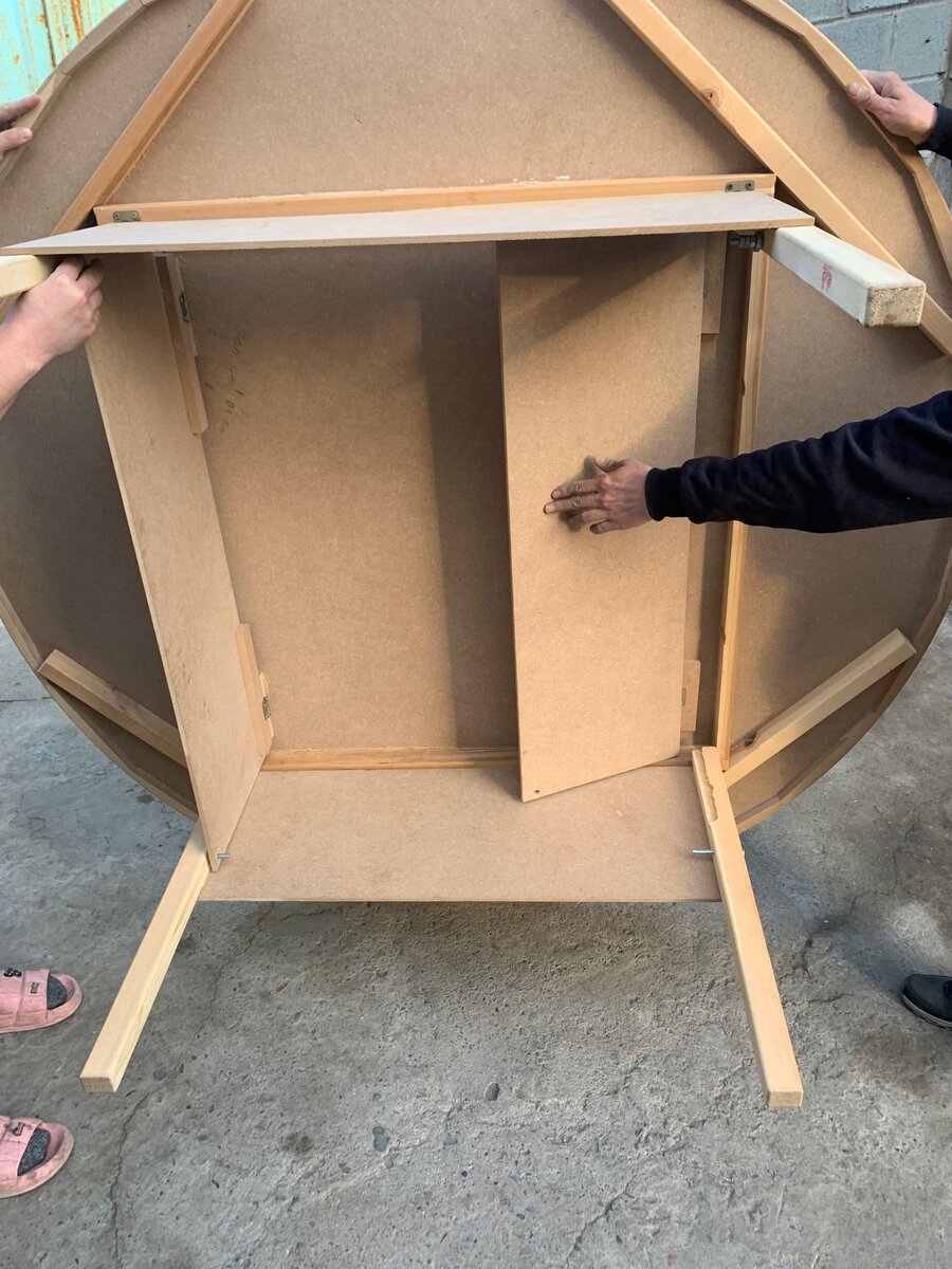 Стол для гостинной