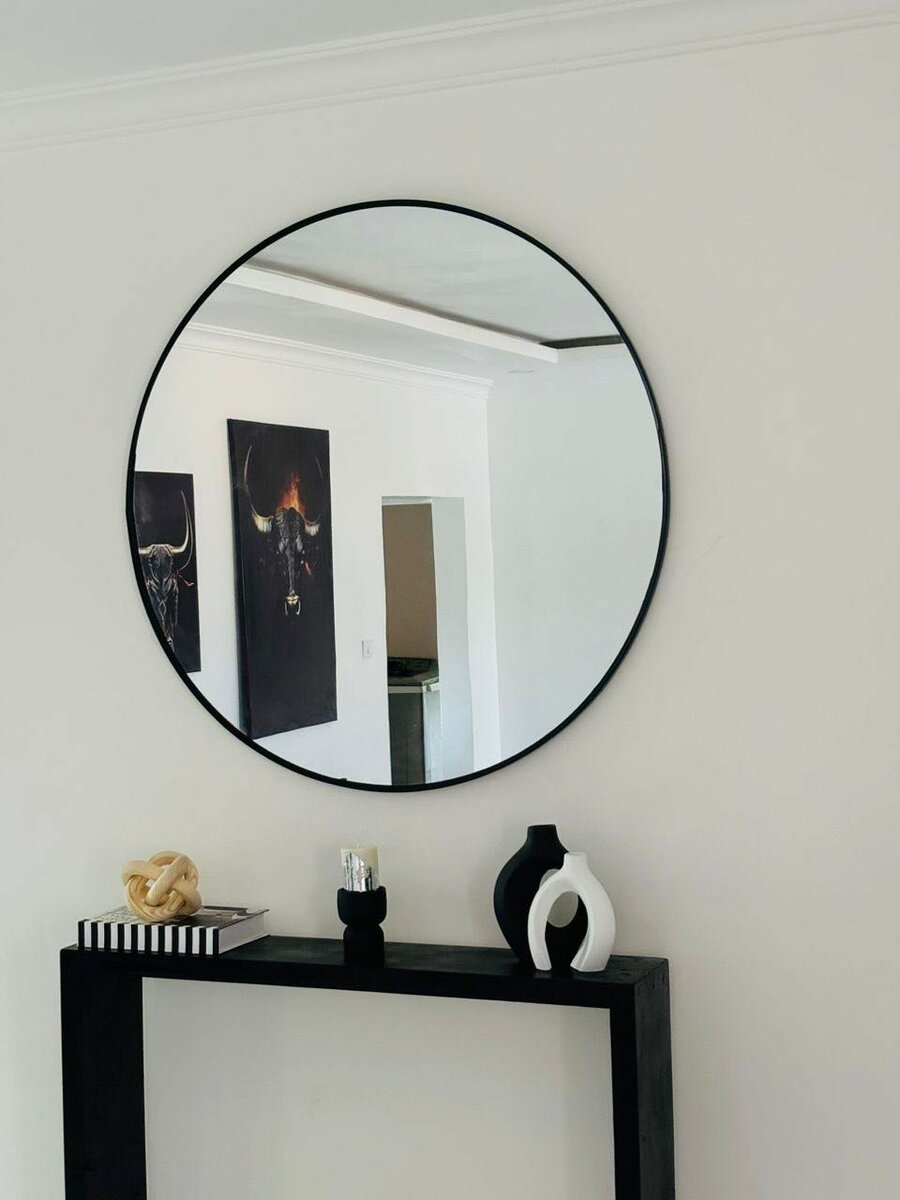 Round mirror
