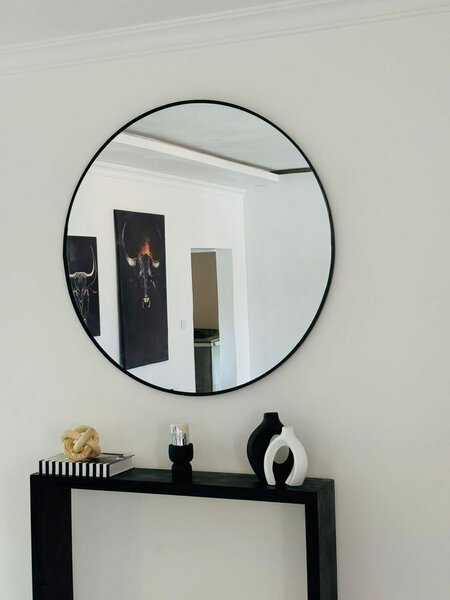 Round mirror