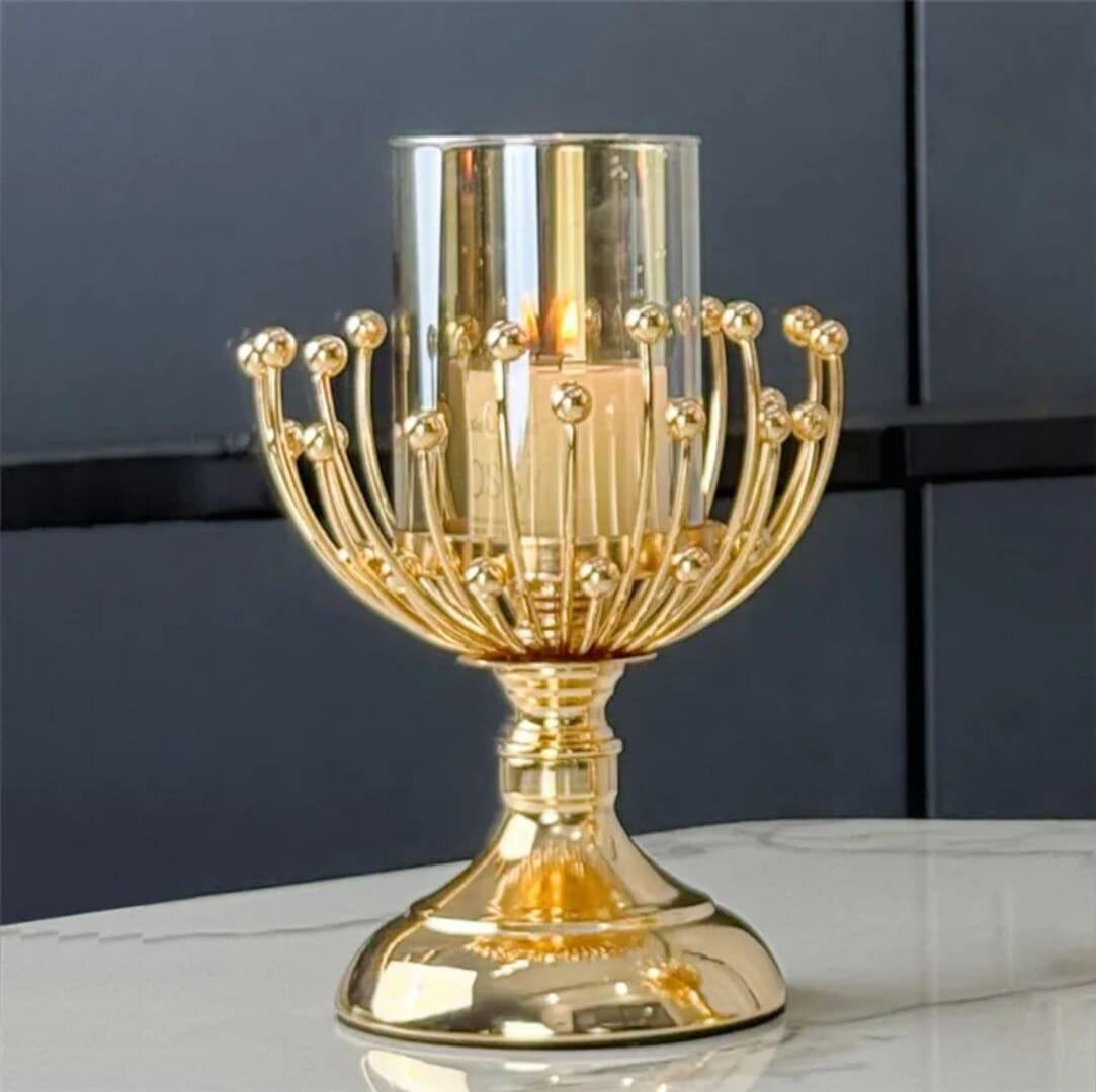 Bougeoirs dorés élégants