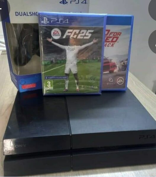 PS4 à deux manettes