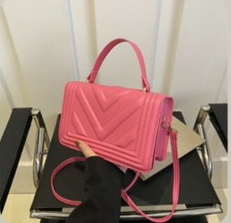 Stylish and fashionable women's bag pink