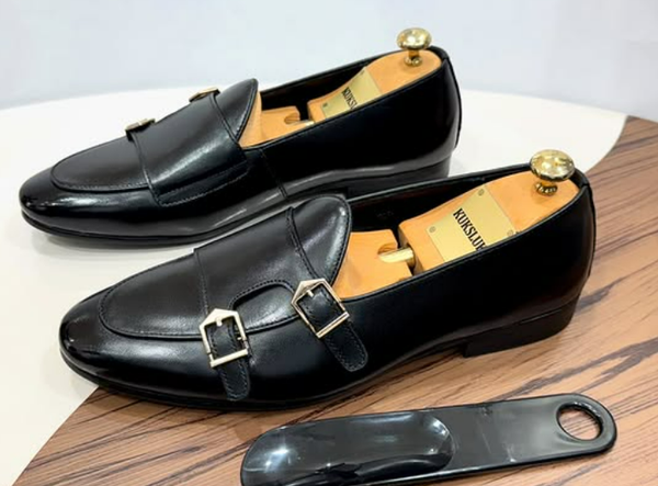 SOLID SLIPPER MONKS ✊🏿