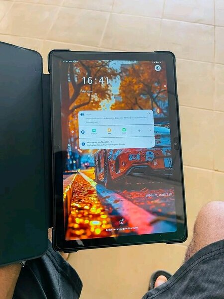 Tablette TECNO moderne