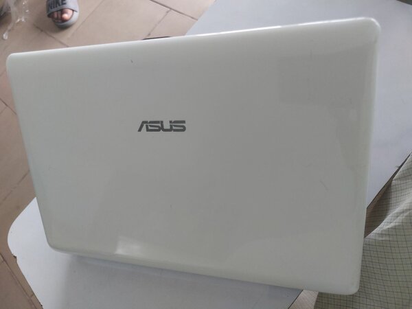 Ordinateur portable ASUS blanc